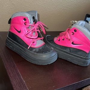 Girls Nike boot